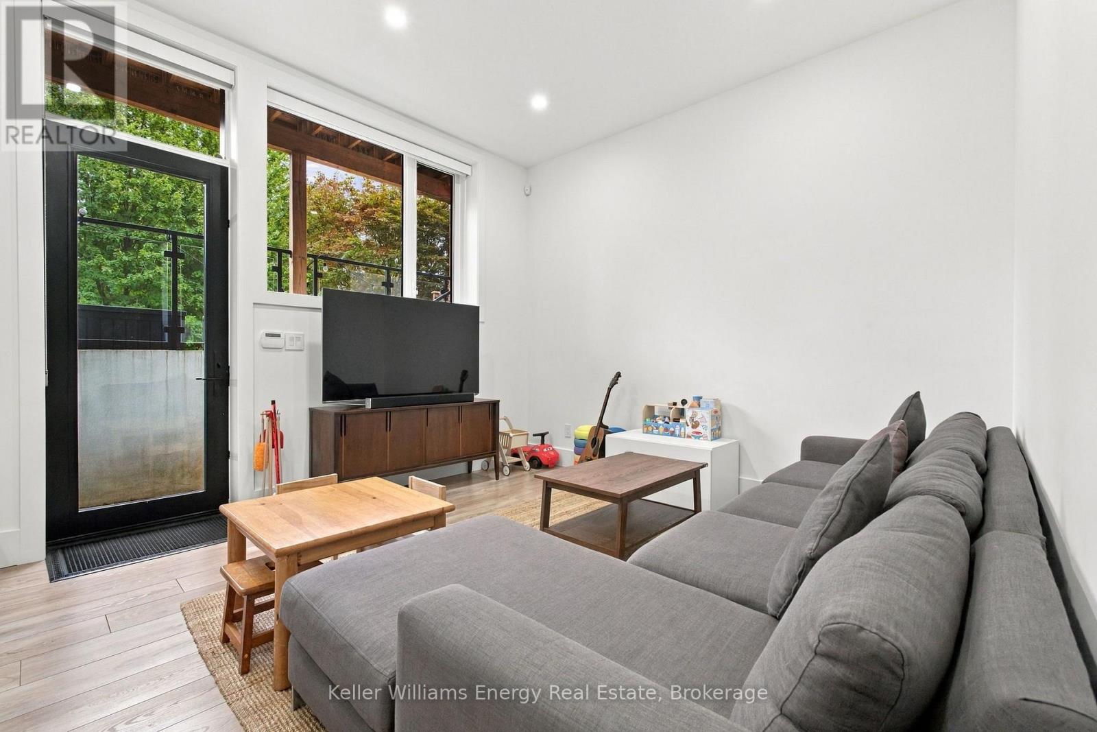 17 WALFORD ROAD - 35