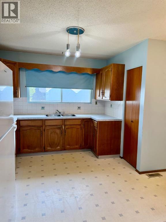 5409 57 Street - 4