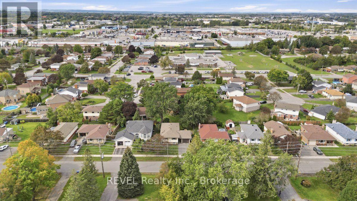 92 MAPLE DRIVE - 37