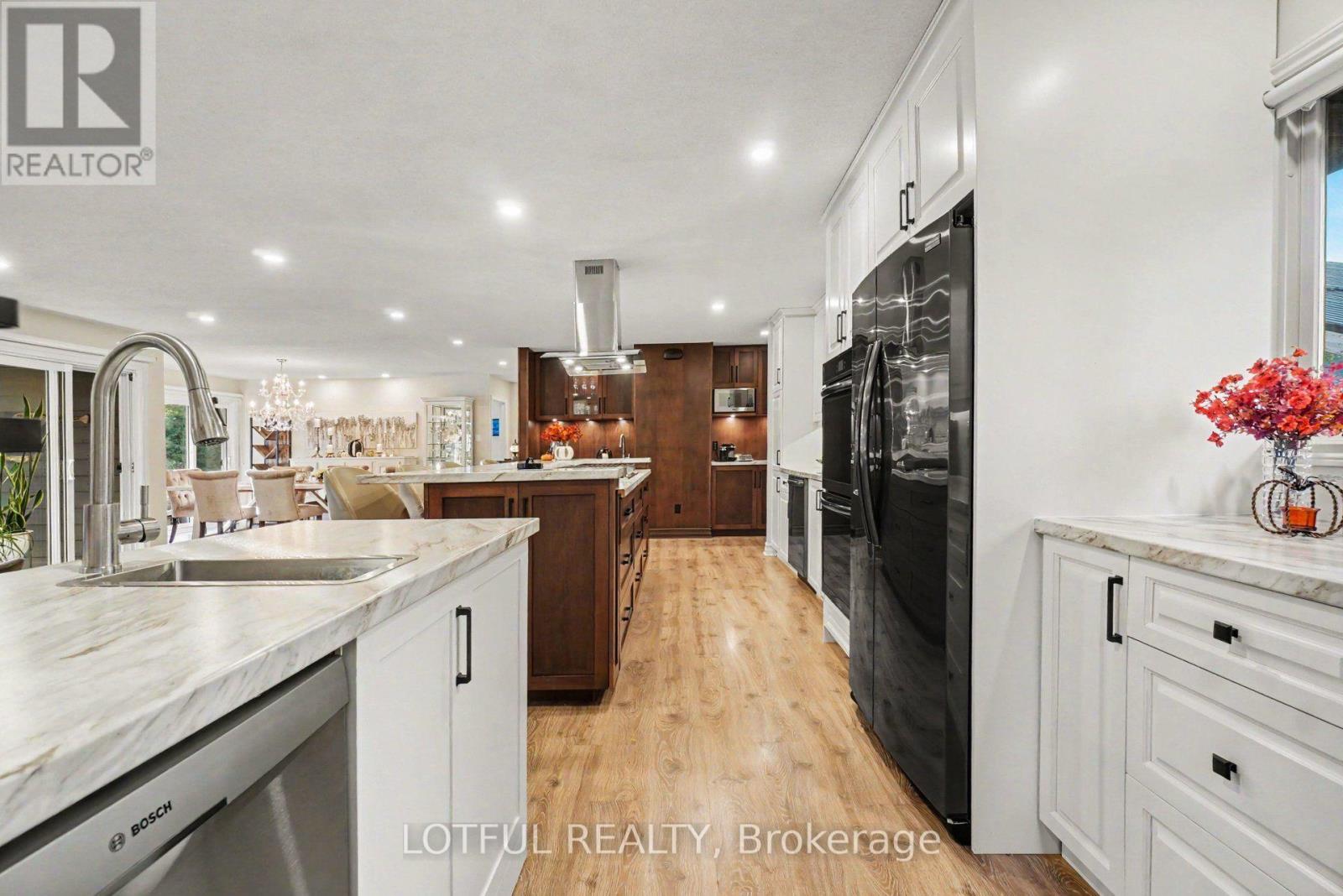 2420 PINE AVENUE - Image 16