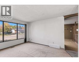 Den - 3305 55 Avenue, Lloydminster, AB T9V1K6 Photo 9
