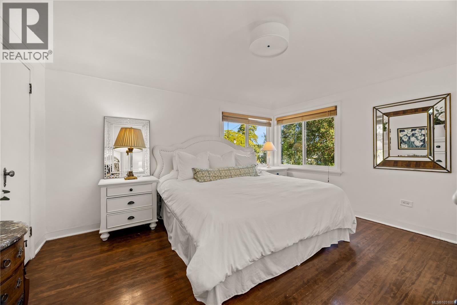 741 Cowper St - 17