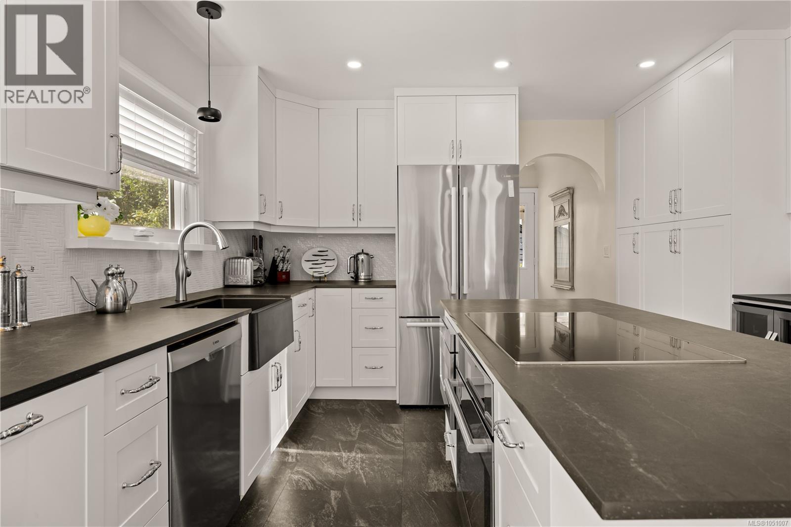 741 Cowper St - 10