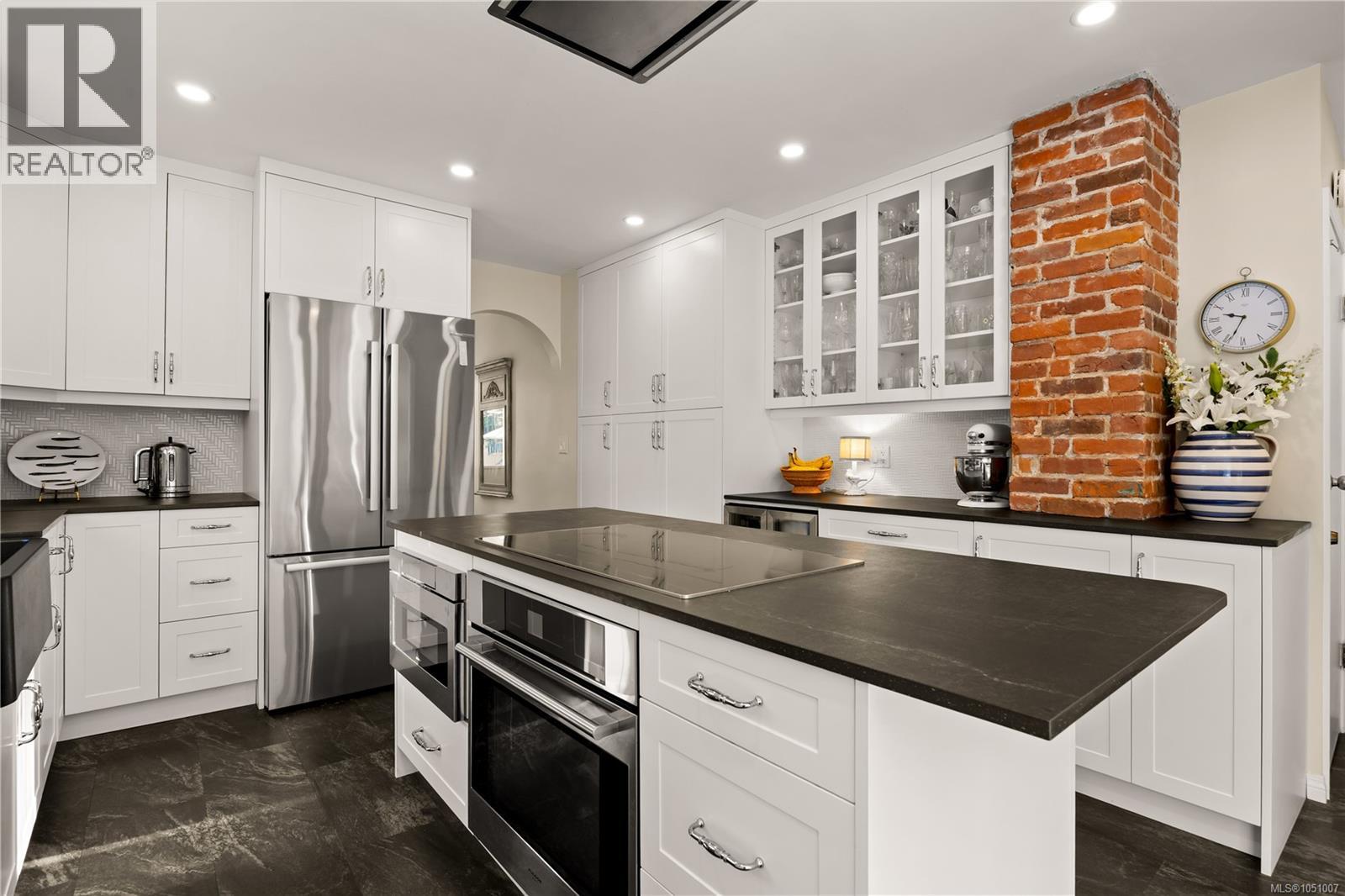 741 Cowper St - 12