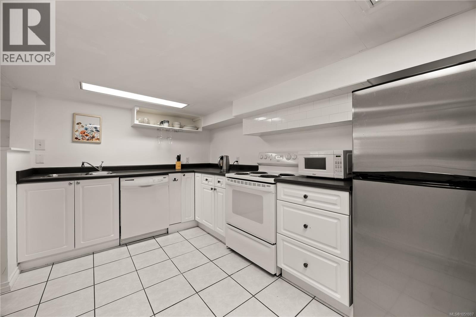 741 Cowper St - Image 29
