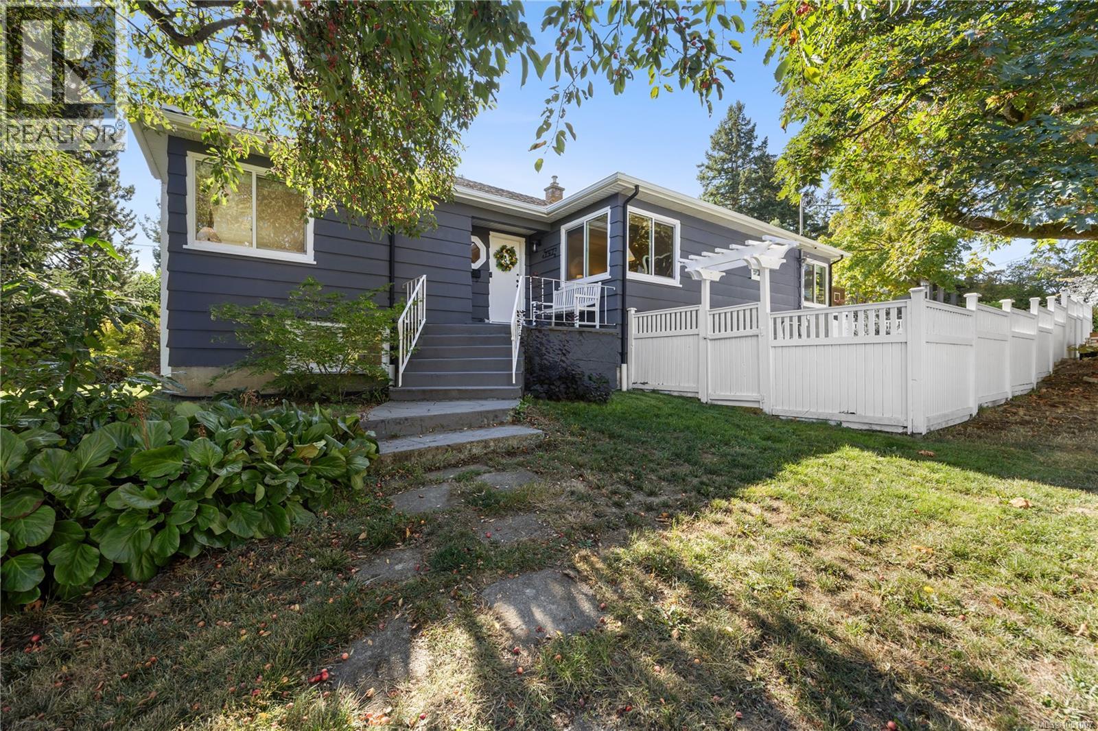 741 Cowper St - 1