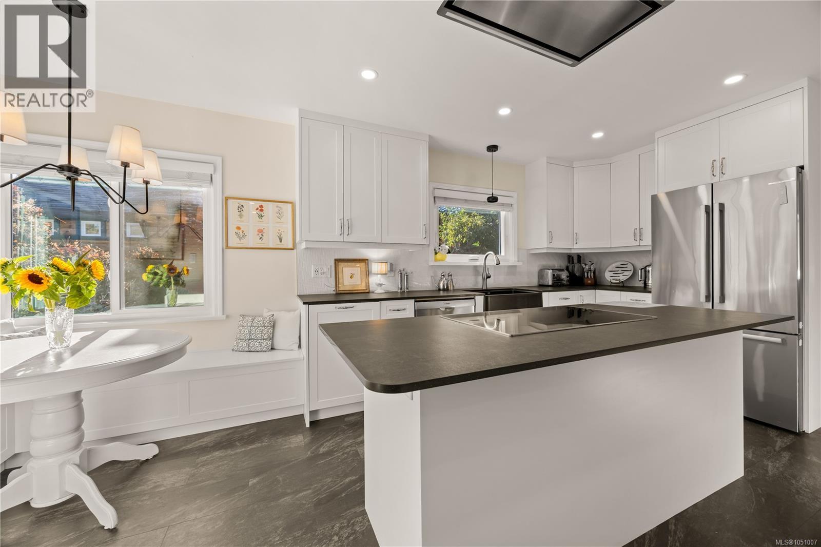 741 Cowper St - 11