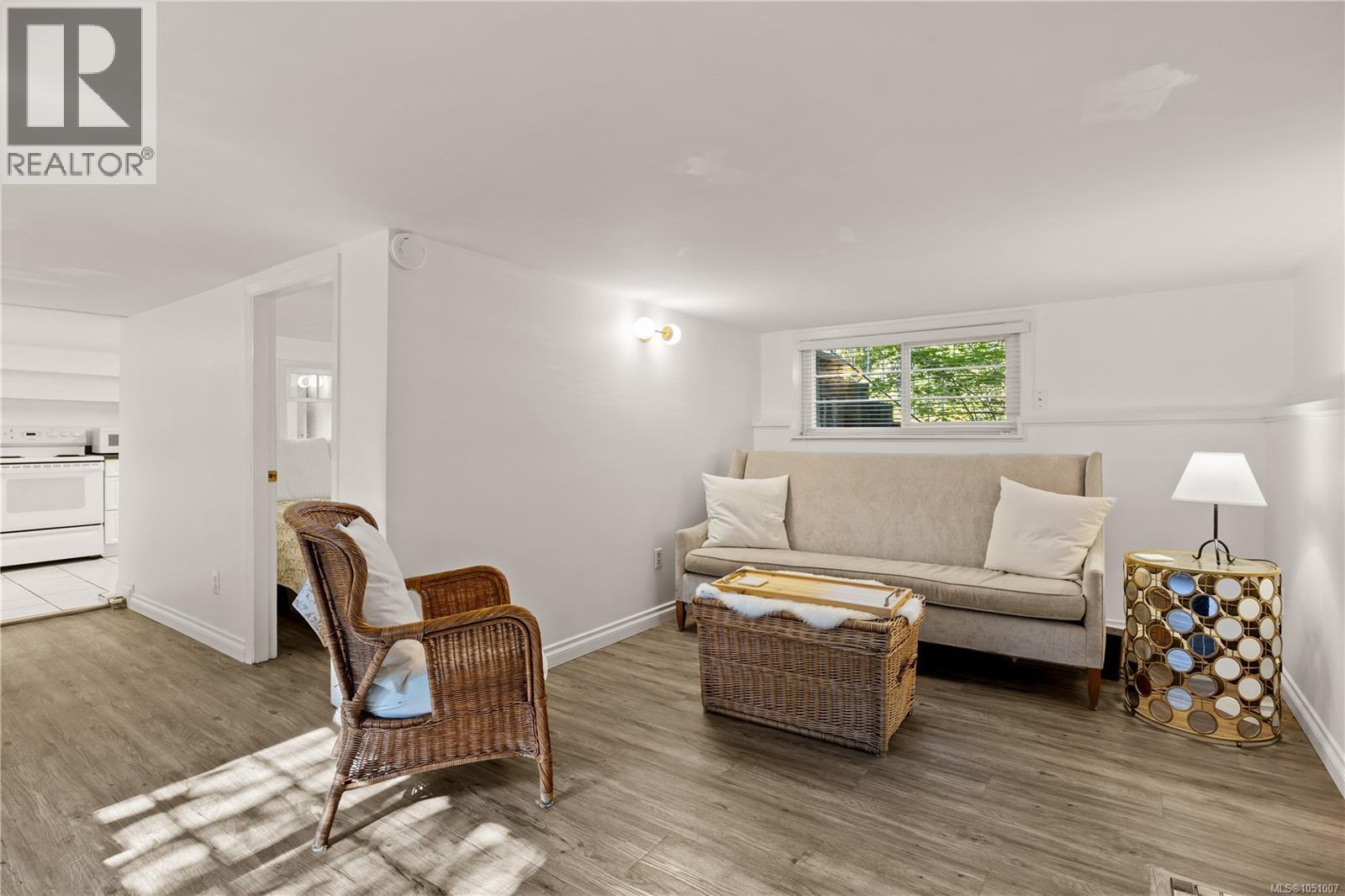 741 Cowper St - Image 27