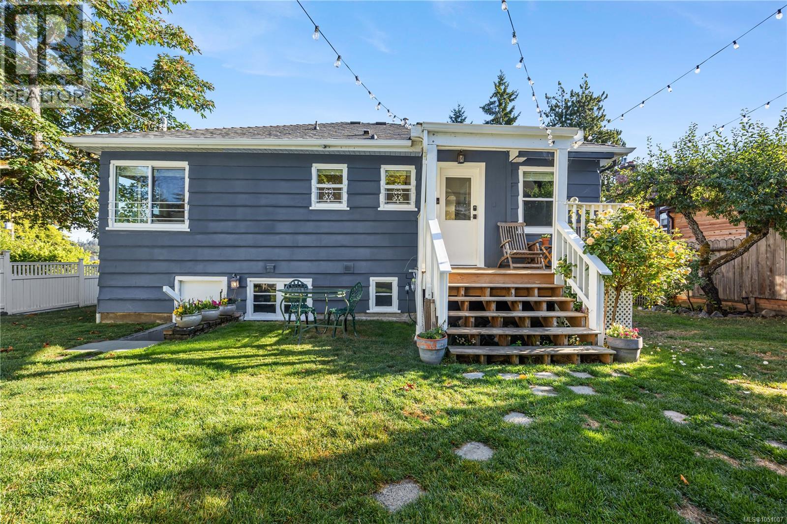 741 Cowper St - 42