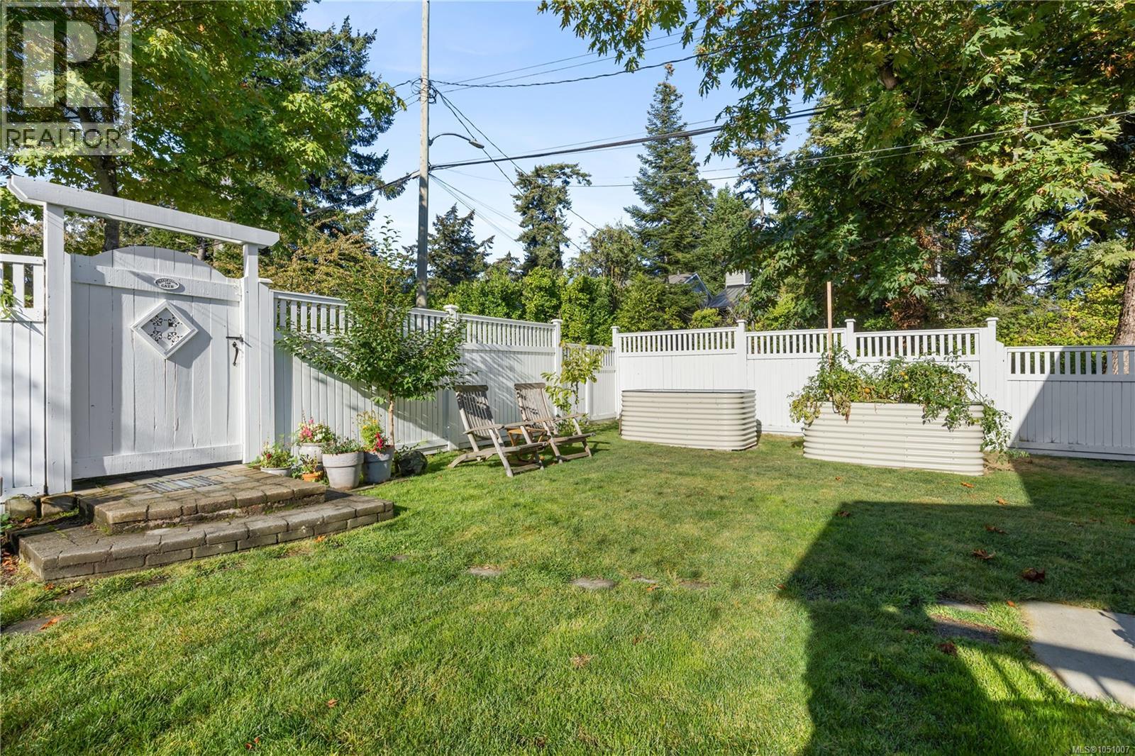741 Cowper St - 41
