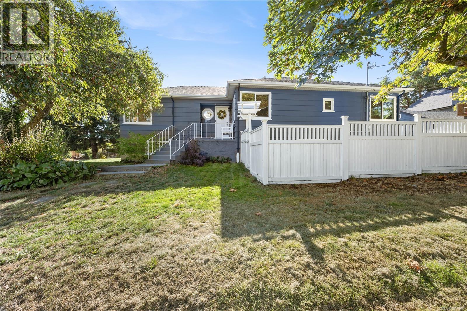 741 Cowper St - 46