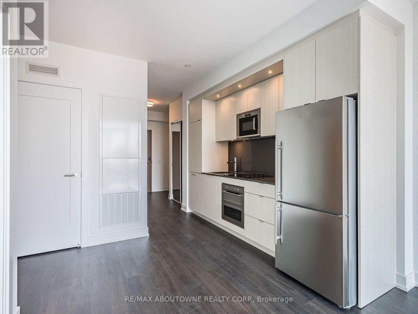 #2208 30 INN ON THE PARK DRIVE - Image 11