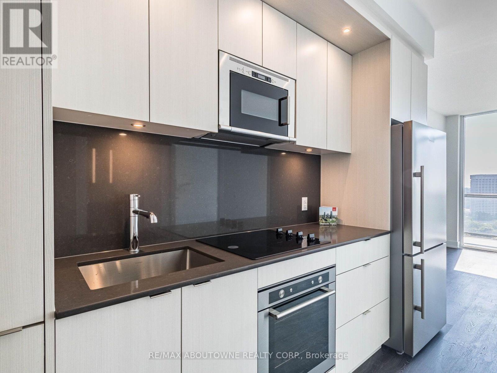 #2208 30 INN ON THE PARK DRIVE - Image 12