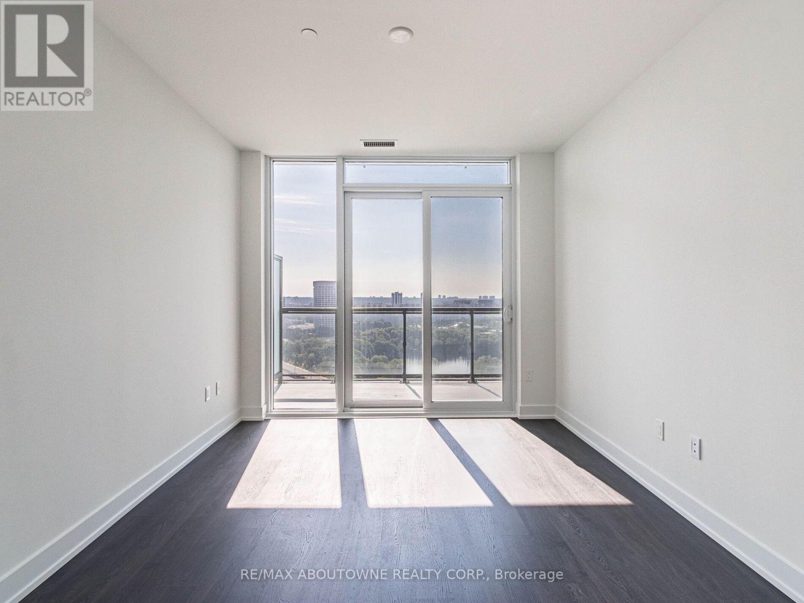 #2208 30 INN ON THE PARK DRIVE - Image 13