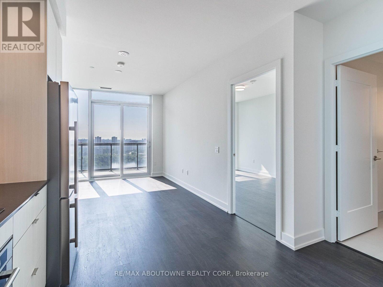 #2208 30 INN ON THE PARK DRIVE - Image 9