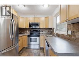 Foyer - 4712 60 Street Ne, Calgary, AB T1Y5E8 Photo 9