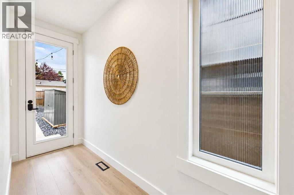 406 33 Avenue NW - 20