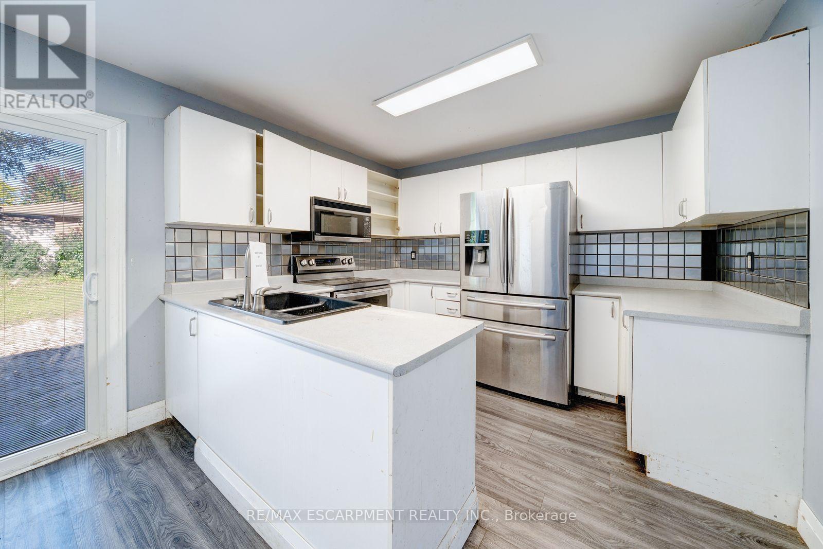 1944 APPLEWOOD AVENUE - 17