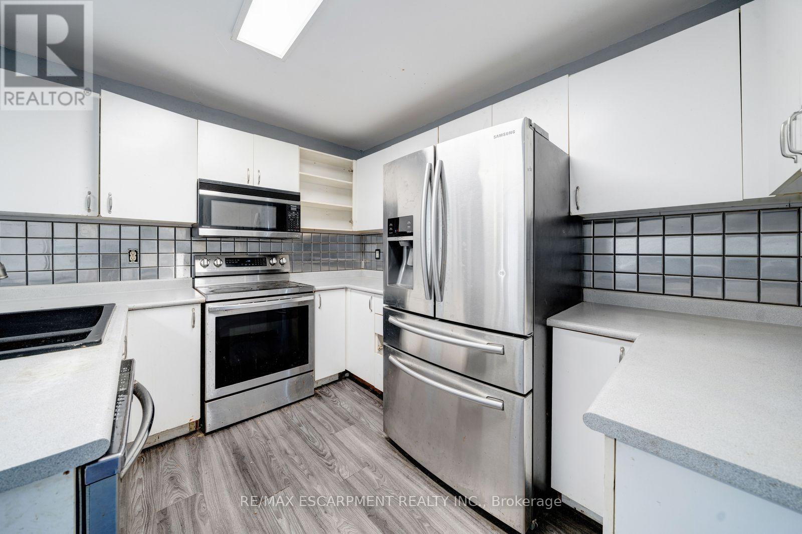 1944 APPLEWOOD AVENUE - 18