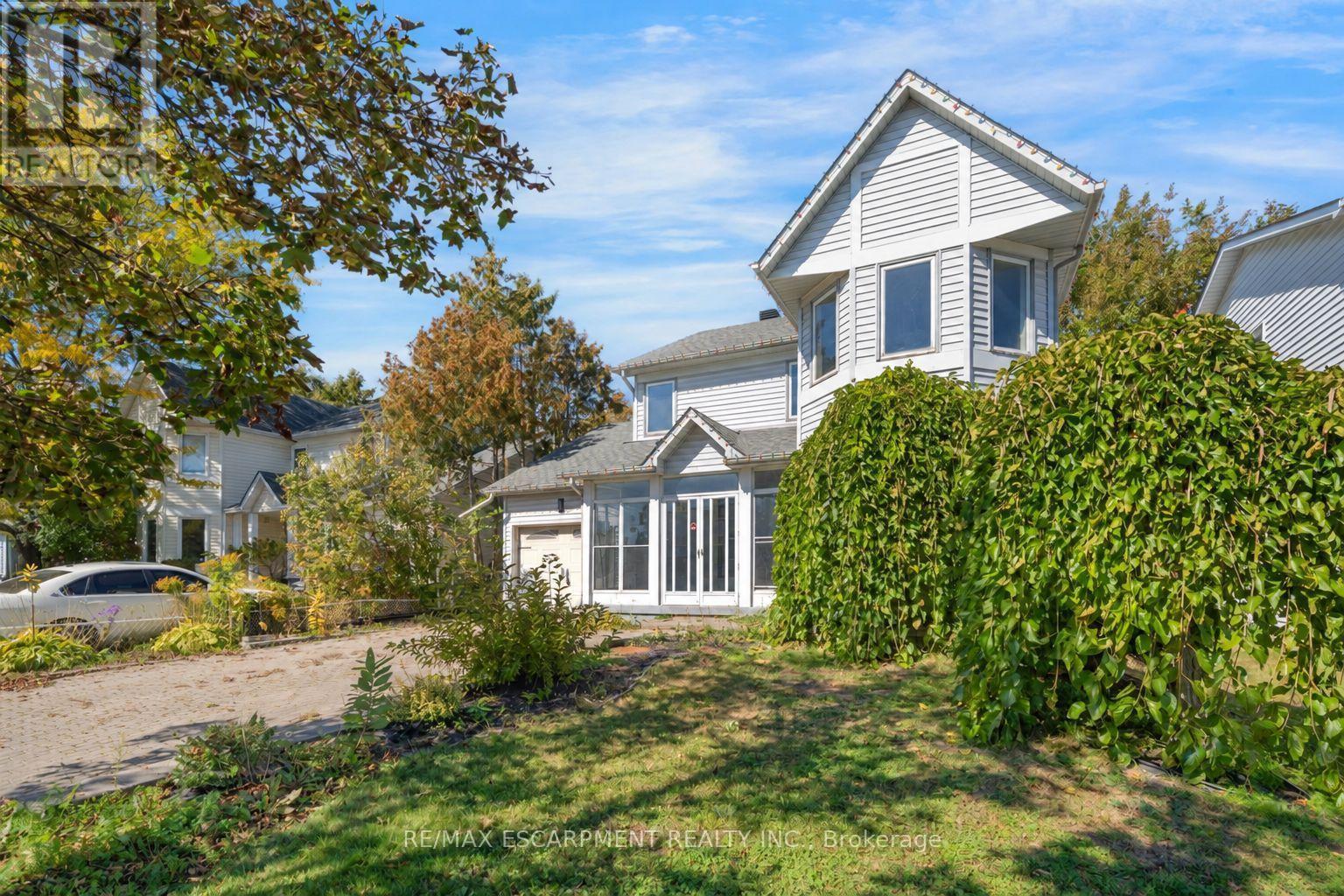 1944 APPLEWOOD AVENUE - 2