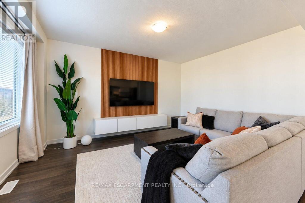 31 SANTOS Drive, Haldimand, Ontario, N3W0H2, Haldimand, Ontario — photo 4 of 5