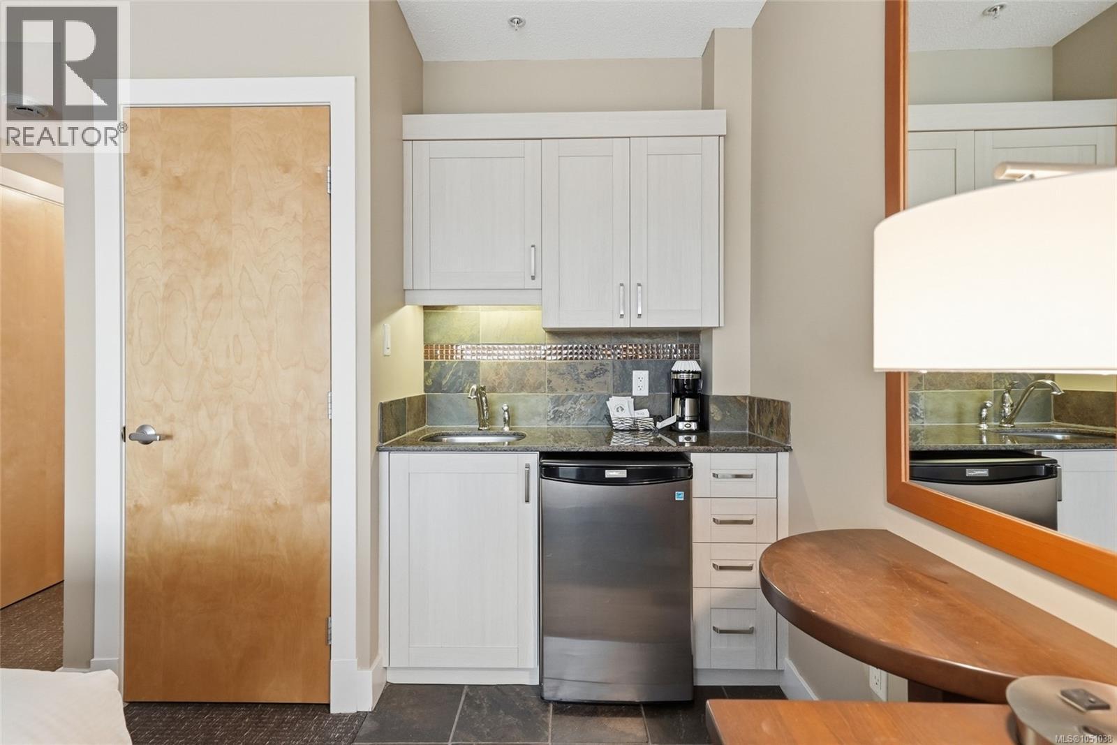 #903/904A 181 Beachside Dr - 8