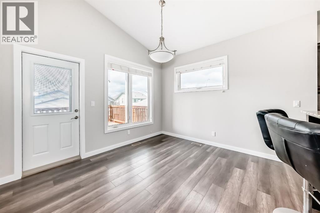 Listing photo – 110 CEDAR Square, Blackfalds