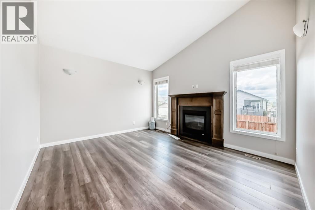 Listing photo – 110 CEDAR Square, Blackfalds