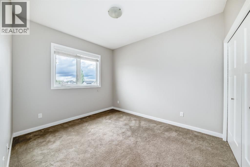 Listing photo – 110 CEDAR Square, Blackfalds