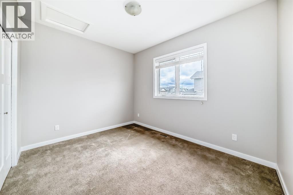 Listing photo – 110 CEDAR Square, Blackfalds