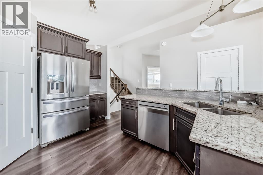 Listing photo – 110 CEDAR Square, Blackfalds