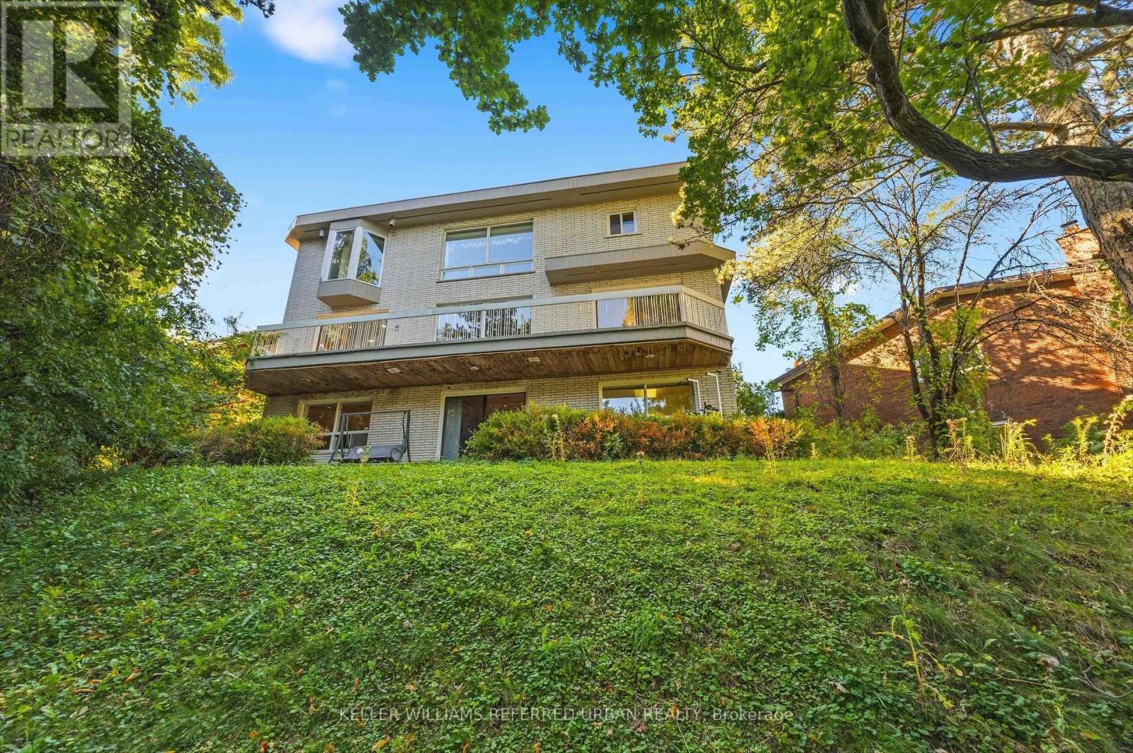 23 BROCKINGTON CRESCENT - 41