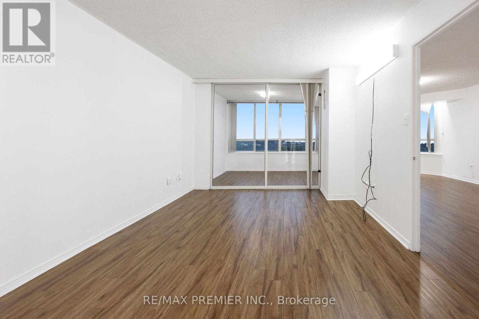 #1923 3 GREYSTONE WALK DRIVE - Image 25