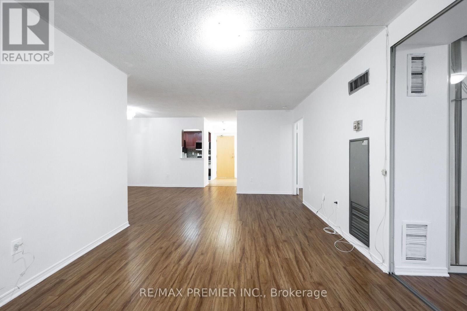 #1923 3 GREYSTONE WALK DRIVE - 23