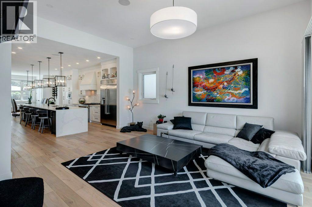 1906 43 Avenue SW - 13