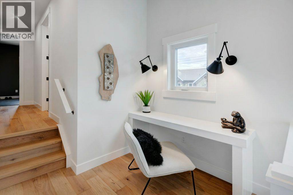1906 43 Avenue SW - 16
