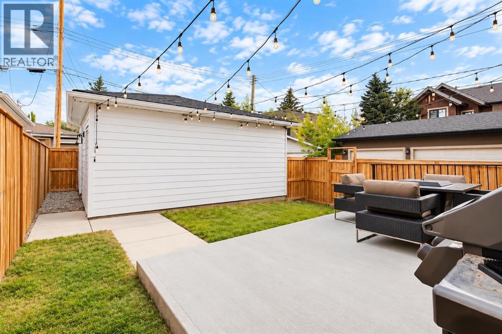 1906 43 Avenue SW - 33