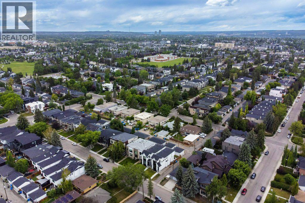 1906 43 Avenue SW - 41