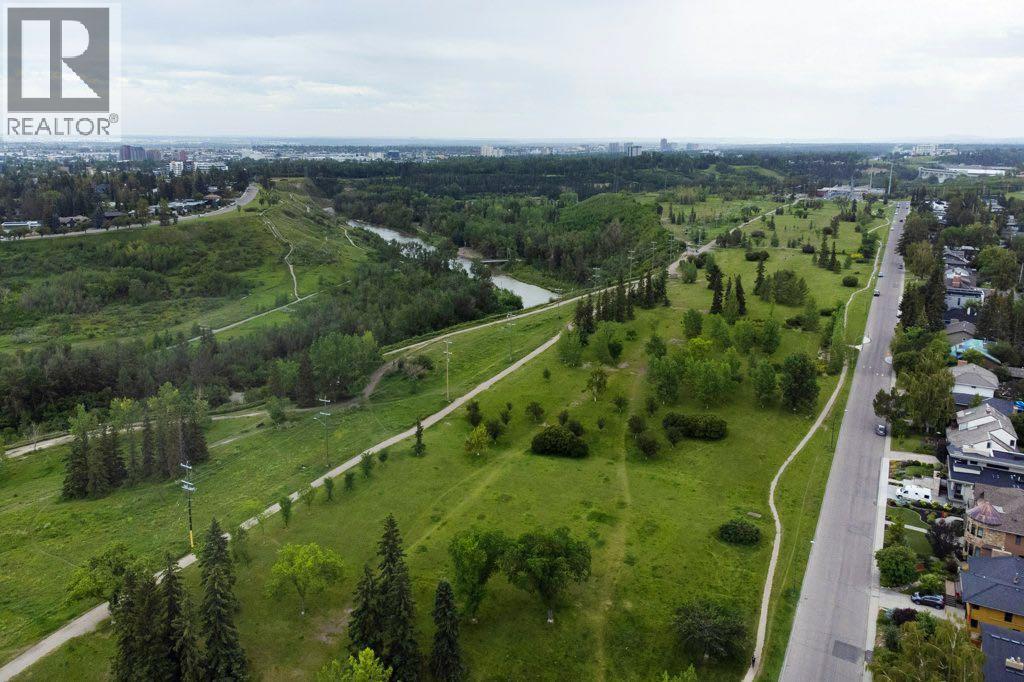 1906 43 Avenue SW - 46