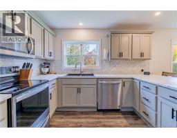 Bath (# pieces 1-6) - 178 Pleasant Avenue, Sussex, NB E4E1Y2 Photo 9