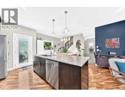 4pc Bathroom - 3, 309 15 Avenue Ne, Calgary, AB T2E1H3 Photo 9