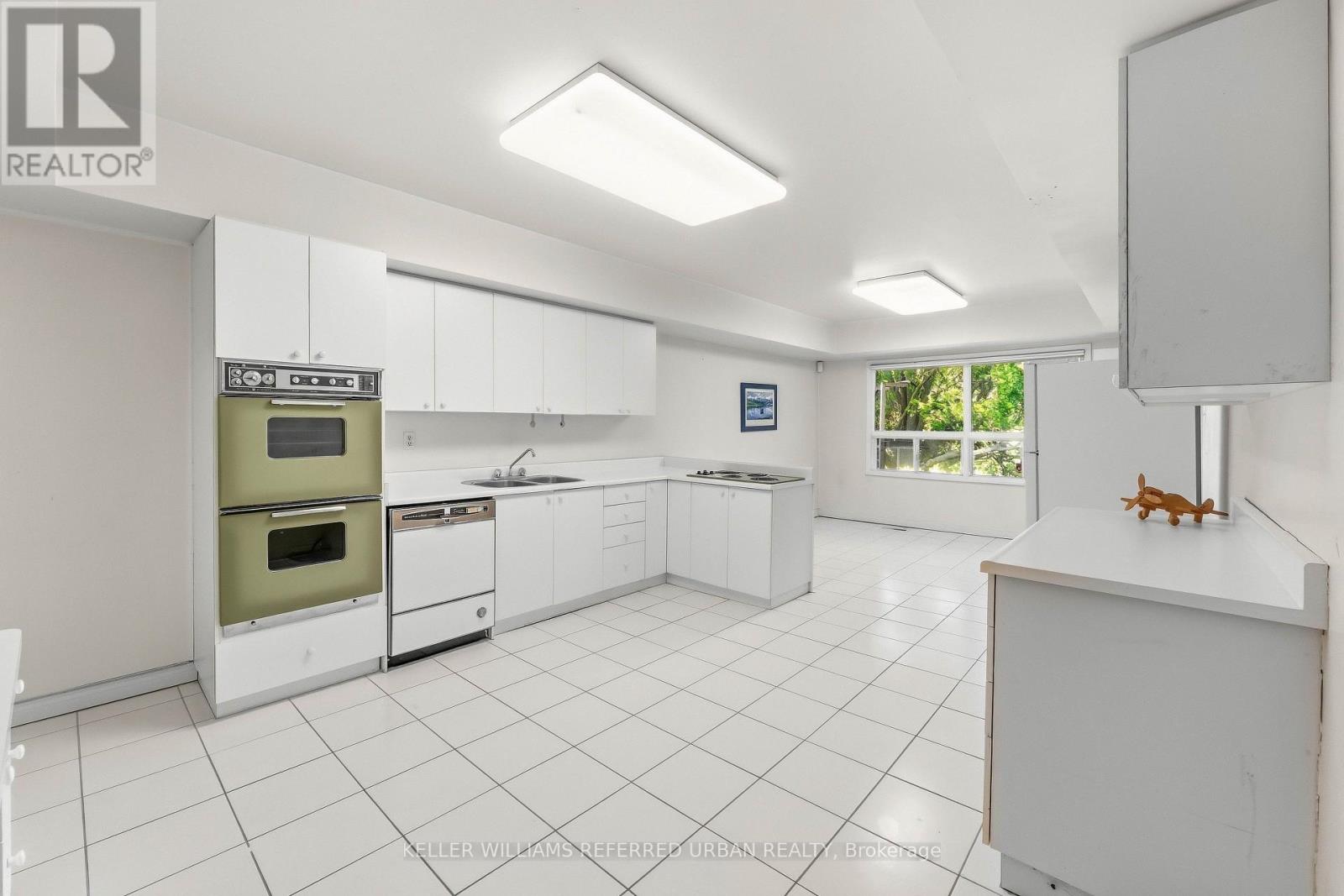 23 BROCKINGTON CRESCENT - 38
