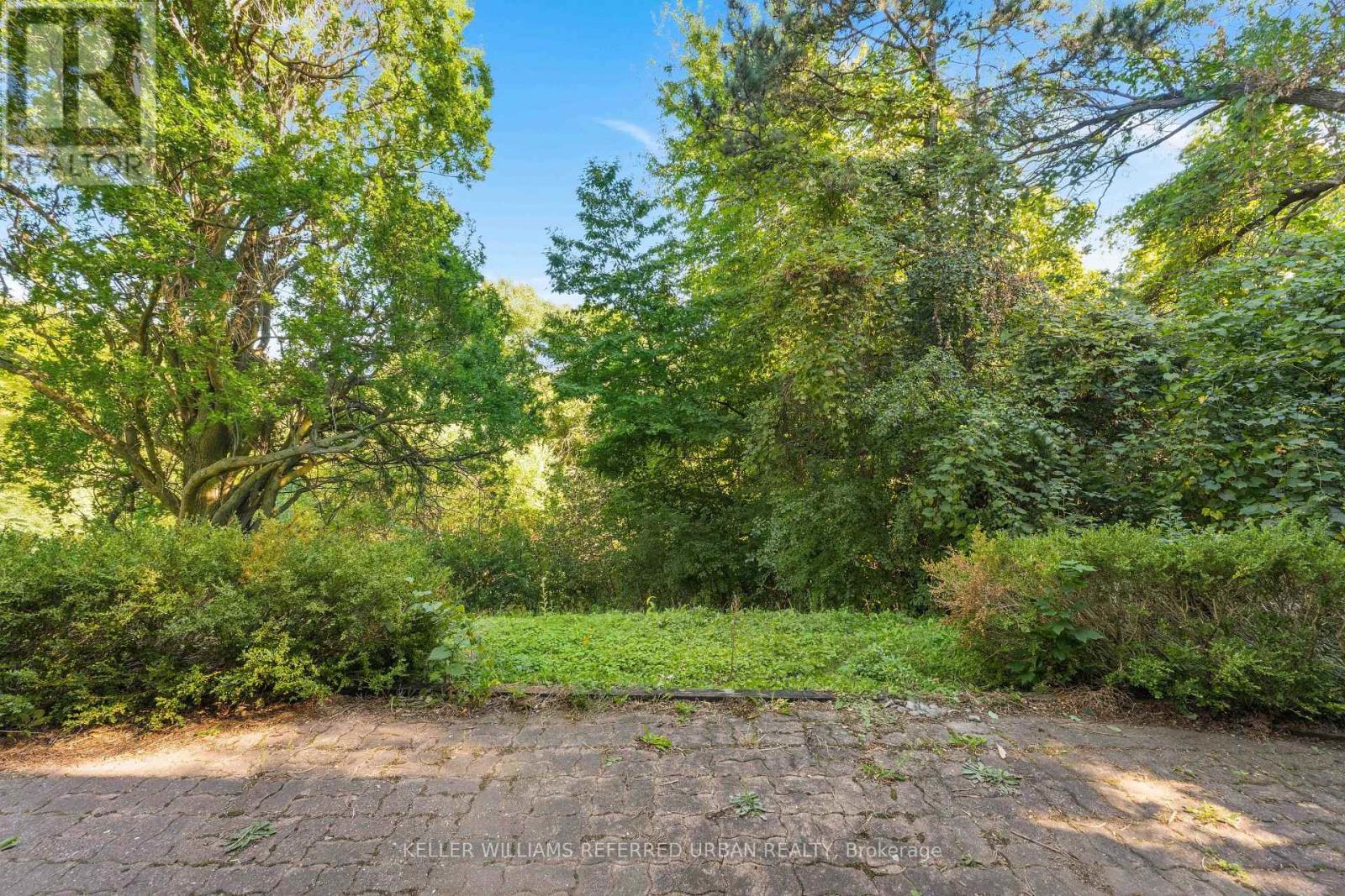 23 BROCKINGTON CRESCENT - 43