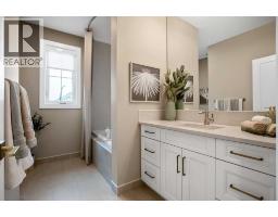 Kitchen - 140 Creekstone Hill Sw, Calgary, AB T2X5G3 Photo 6
