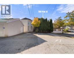709 Prior Street, Vancouver, BC V6A2G8 Photo 32