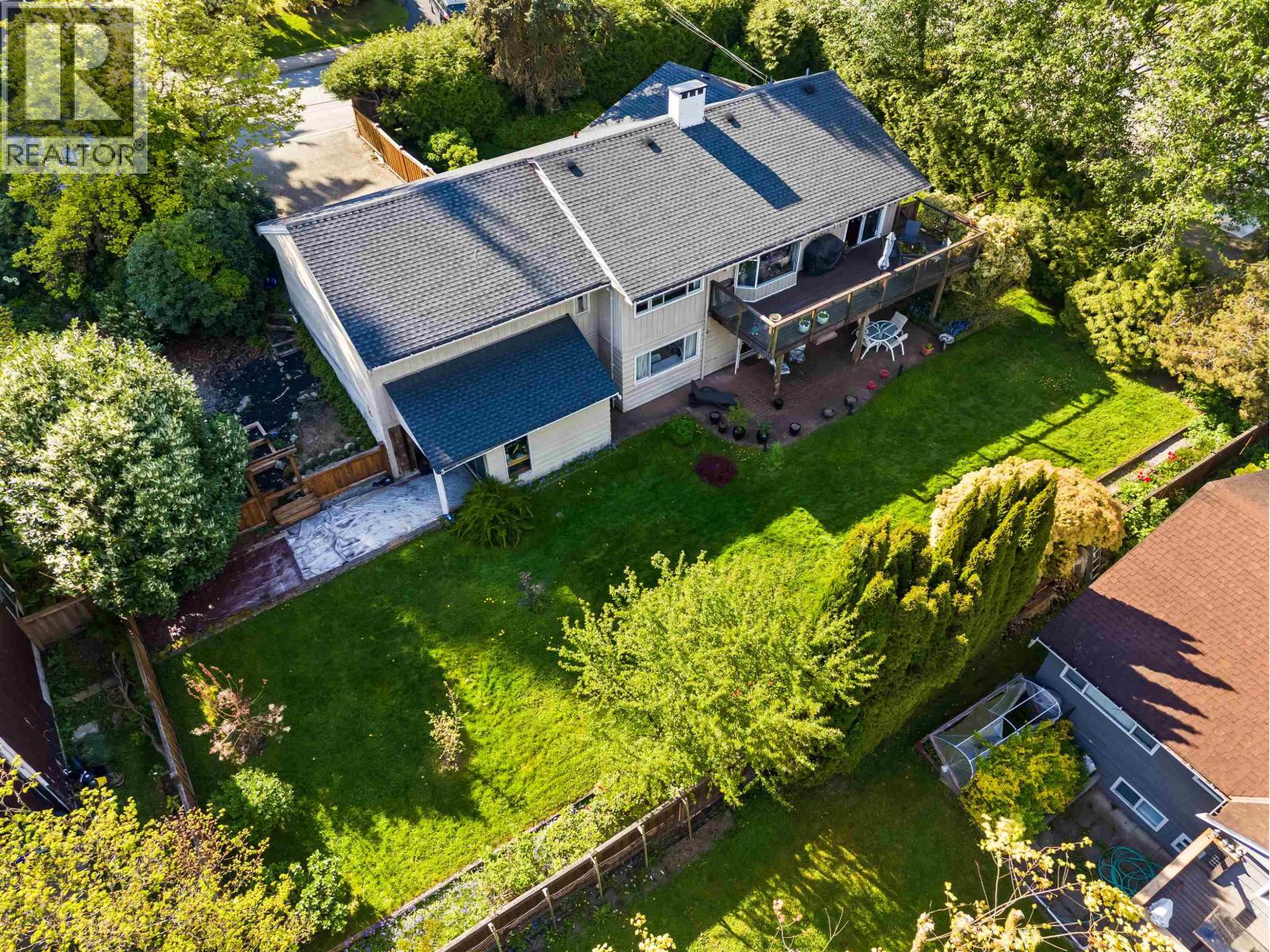 998 FAIRWAY DRIVE