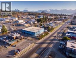 210 1058 Gibsons Way, Gibsons, BC V0N1V7 Photo 6