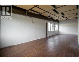 210 1058 Gibsons Way, Gibsons, BC V0N1V7 Photo 9