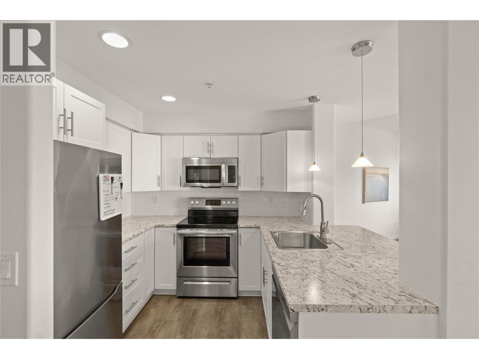 #405 970 LORNE Street - 25