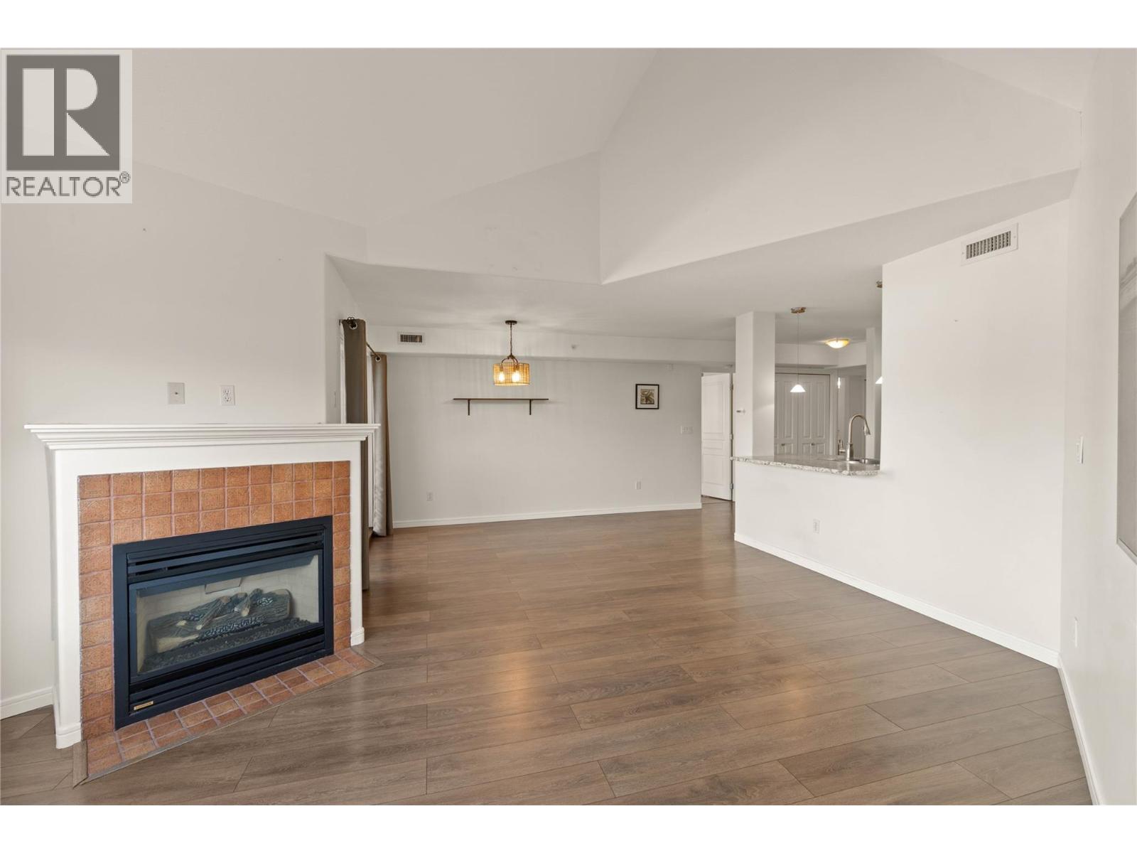 #405 970 LORNE Street - Image 31